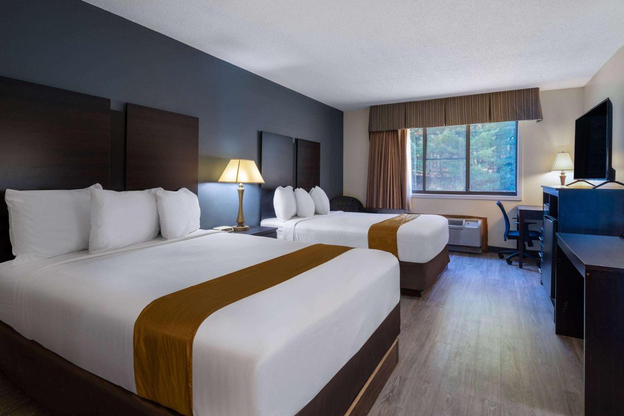 Travelodge By Wyndham Merrill Exterior photo