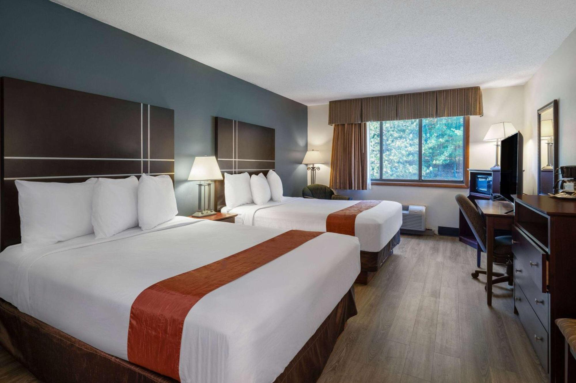 Travelodge By Wyndham Merrill Exterior photo